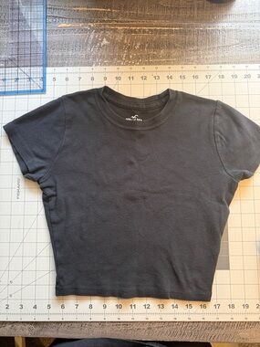 Hollister Black Cropped Crewneck Tee